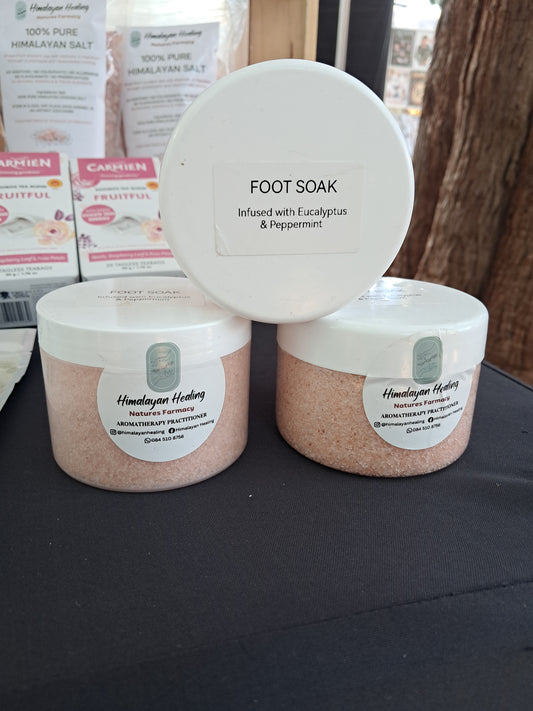 Our therapeutic Foot Soak, an infusion of Epsom Salts, Pink Himalayan Salt, essential oils of Eucalyptus & Peppermint. Reduce swelling & inflammation and promote lymph drainage. Suitable together with our Lymph Flow Oil.